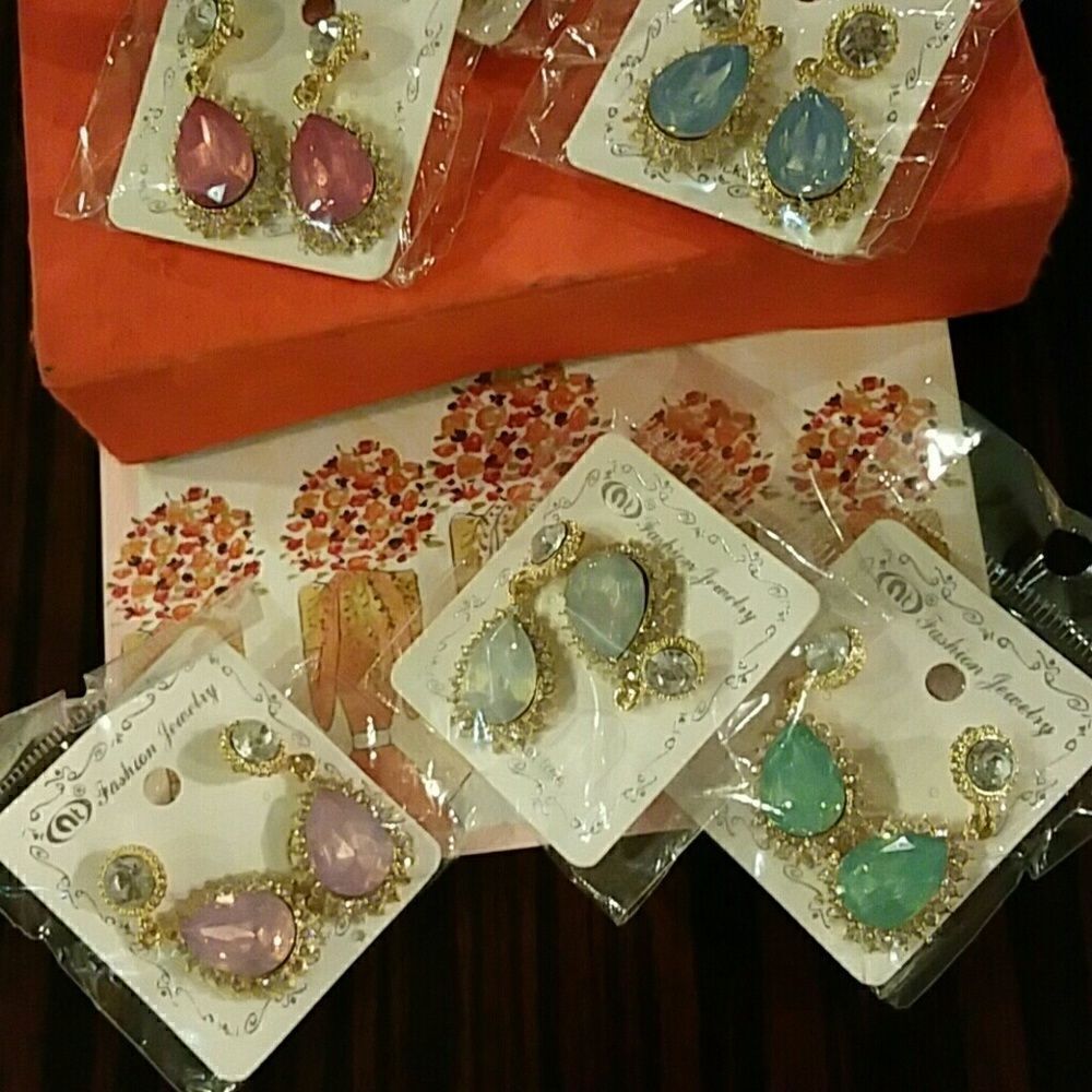 !!!BLING CRYSTALS EARRINGS GORGEOUS!!! SOLD PER PACK!!!